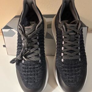 Rabbit Original Dream Chaser Running Men’s Shoe Size 9